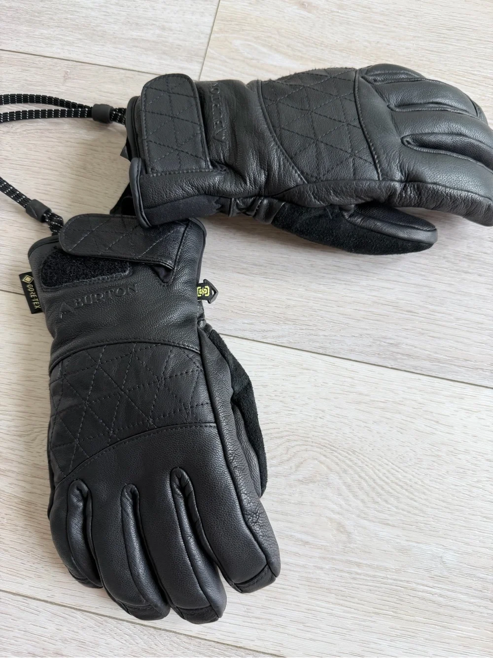 Burton Women's Gore-Tex Gondy Gloves size medium